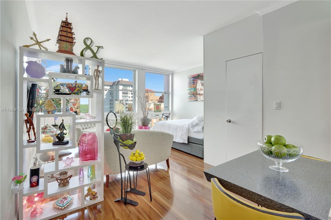 For Rent: $2,400 (0 beds, 1 baths, 440 Square Feet)