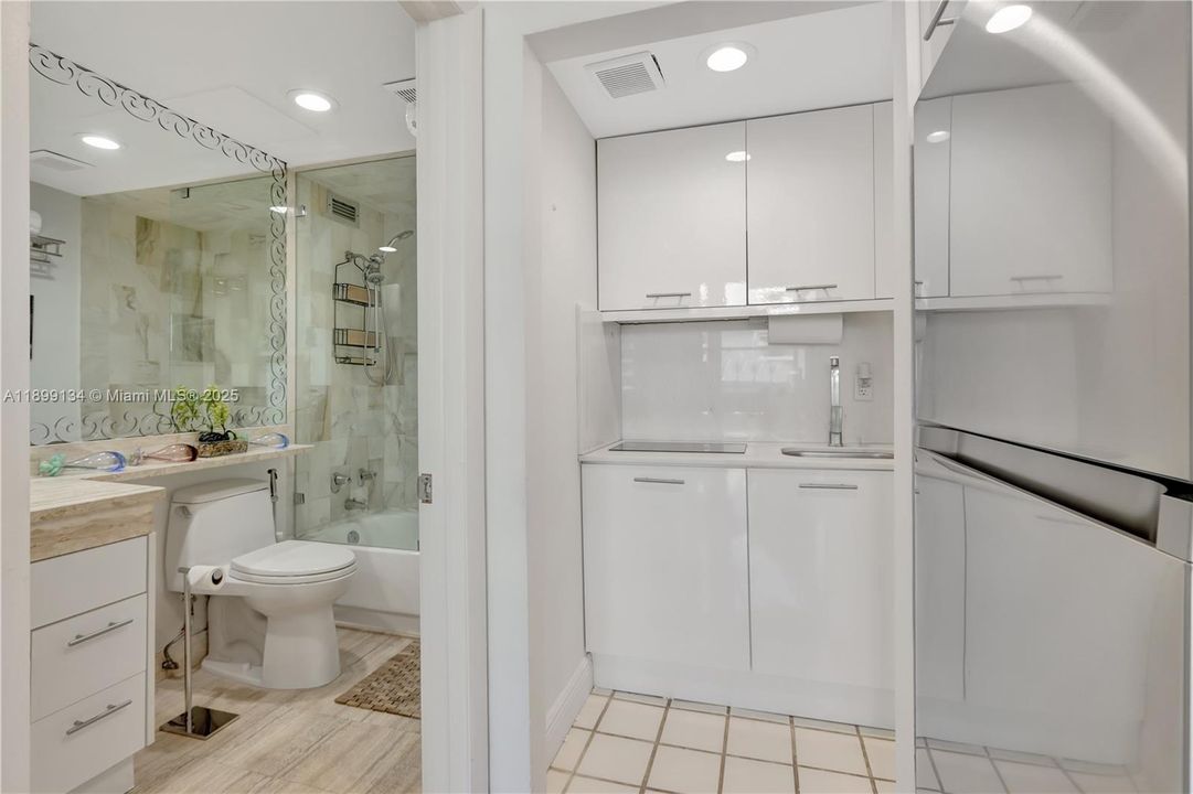 For Rent: $2,400 (0 beds, 1 baths, 440 Square Feet)