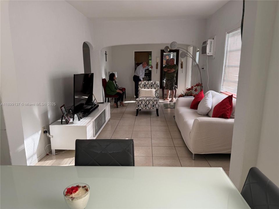 待售: $1,100,000 (5 贝兹, 3 浴室, 2646 平方英尺)