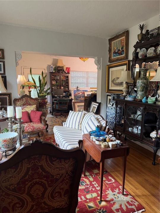 待售: $1,100,000 (5 贝兹, 3 浴室, 2646 平方英尺)