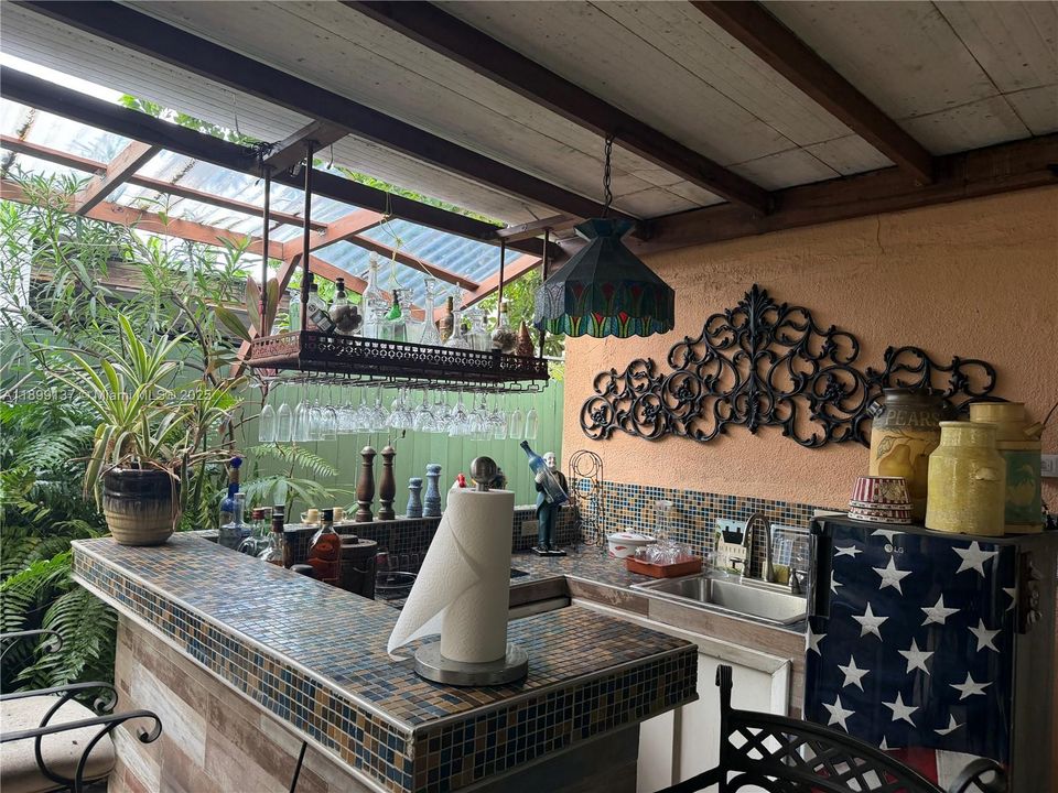 待售: $1,100,000 (5 贝兹, 3 浴室, 2646 平方英尺)