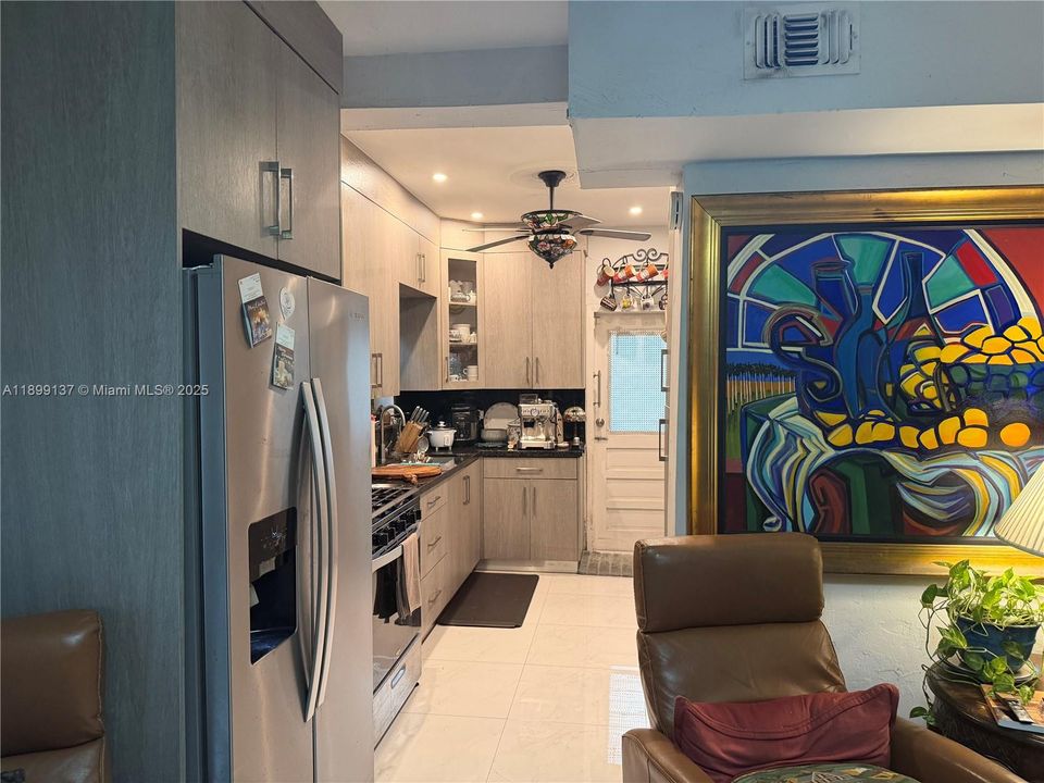 待售: $1,100,000 (5 贝兹, 3 浴室, 2646 平方英尺)