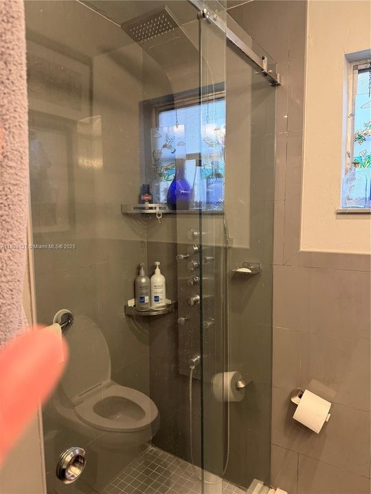 待售: $1,100,000 (5 贝兹, 3 浴室, 2646 平方英尺)