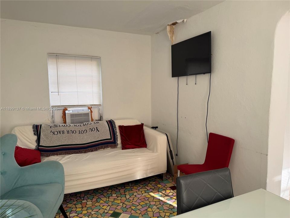 待售: $1,100,000 (5 贝兹, 3 浴室, 2646 平方英尺)