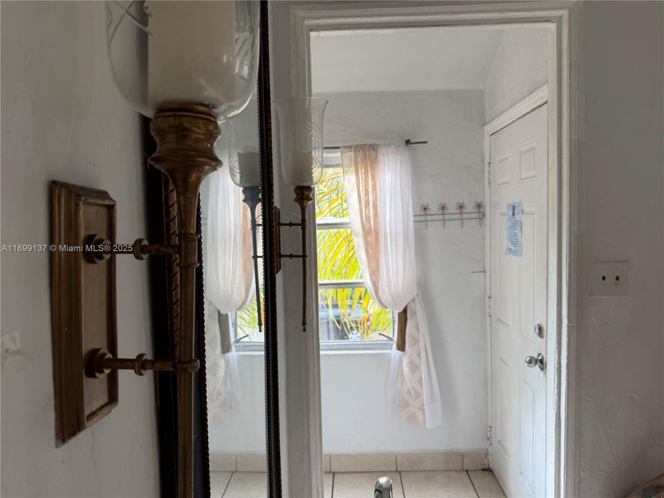 待售: $1,100,000 (5 贝兹, 3 浴室, 2646 平方英尺)