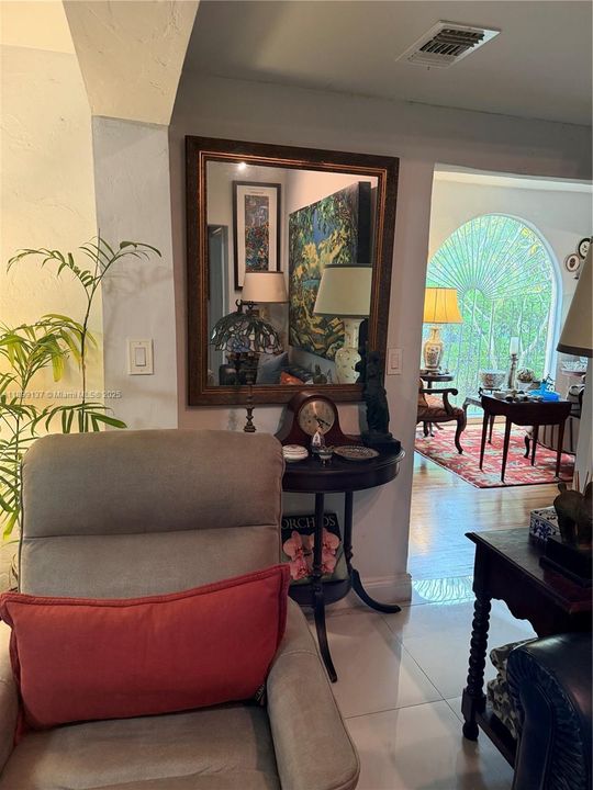 待售: $1,100,000 (5 贝兹, 3 浴室, 2646 平方英尺)