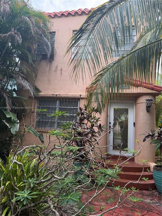 待售: $1,100,000 (5 贝兹, 3 浴室, 2646 平方英尺)