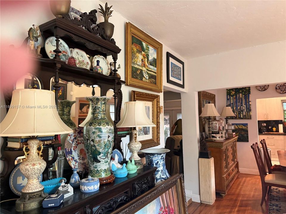 待售: $1,100,000 (5 贝兹, 3 浴室, 2646 平方英尺)