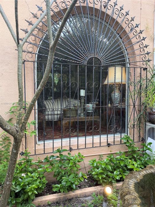 待售: $1,100,000 (5 贝兹, 3 浴室, 2646 平方英尺)