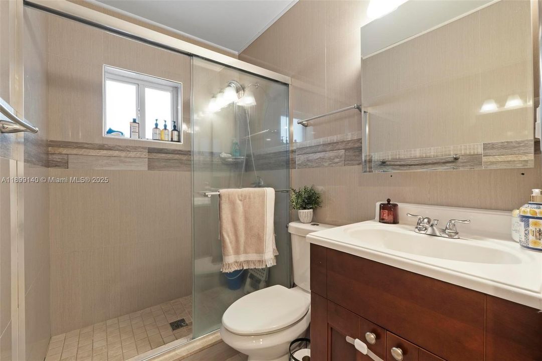 Под контрактом: $2,550 (2 спален, 1 ванн, 0 Квадратных фут)