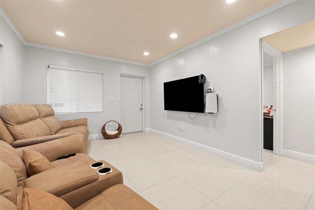 Под контрактом: $2,550 (2 спален, 1 ванн, 0 Квадратных фут)