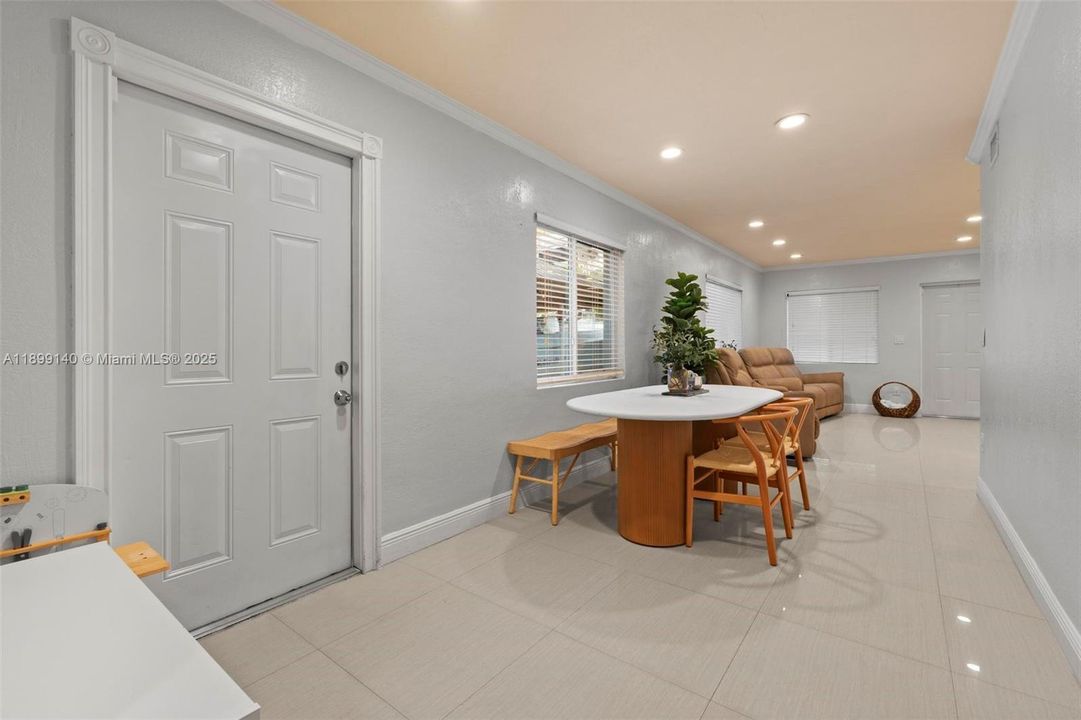 Под контрактом: $2,550 (2 спален, 1 ванн, 0 Квадратных фут)