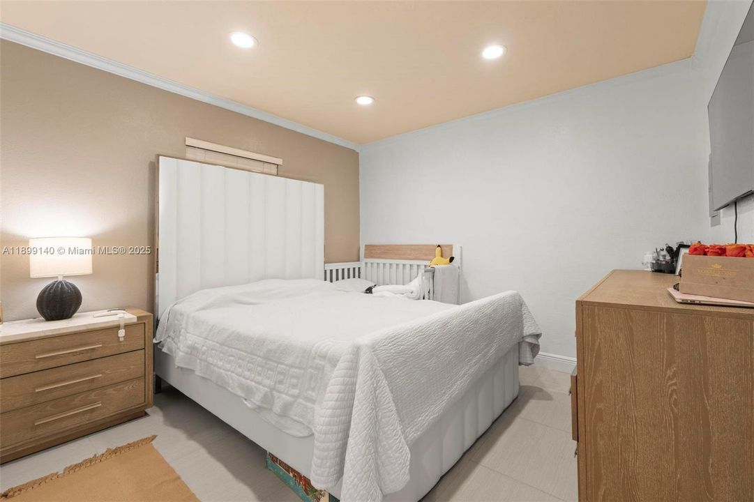 Под контрактом: $2,550 (2 спален, 1 ванн, 0 Квадратных фут)