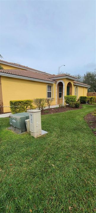 For Rent: $2,200 (3 beds, 2 baths, 1298 Square Feet)