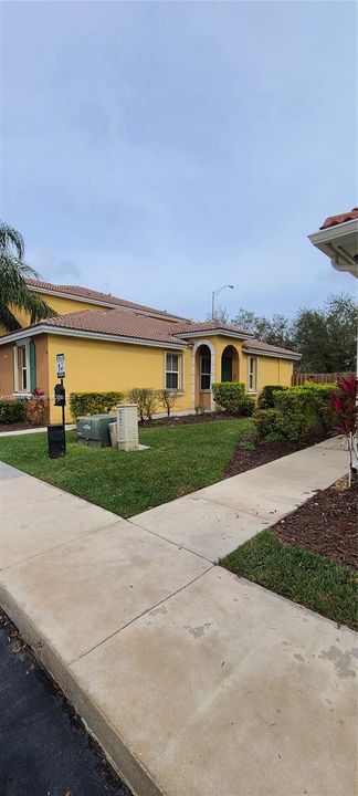 For Rent: $2,200 (3 beds, 2 baths, 1298 Square Feet)