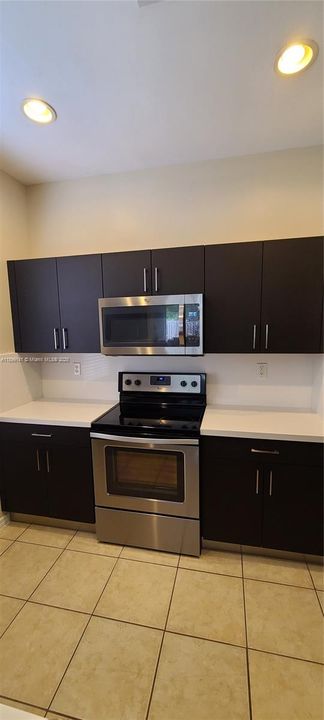 For Rent: $2,200 (3 beds, 2 baths, 1298 Square Feet)
