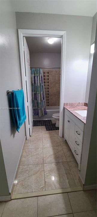 For Rent: $2,200 (3 beds, 2 baths, 1298 Square Feet)