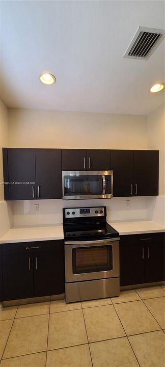 For Rent: $2,200 (3 beds, 2 baths, 1298 Square Feet)
