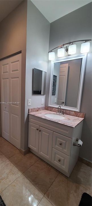 For Rent: $2,200 (3 beds, 2 baths, 1298 Square Feet)