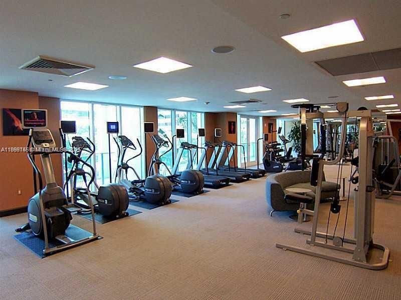 出租: $3,250 (1 贝兹, 1 浴室, 628 平方英尺)