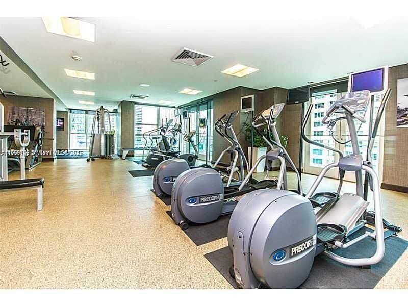 出租: $3,250 (1 贝兹, 1 浴室, 628 平方英尺)