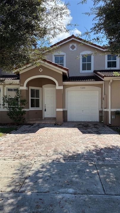 For Rent: $2,450 (3 beds, 2 baths, 1679 Square Feet)