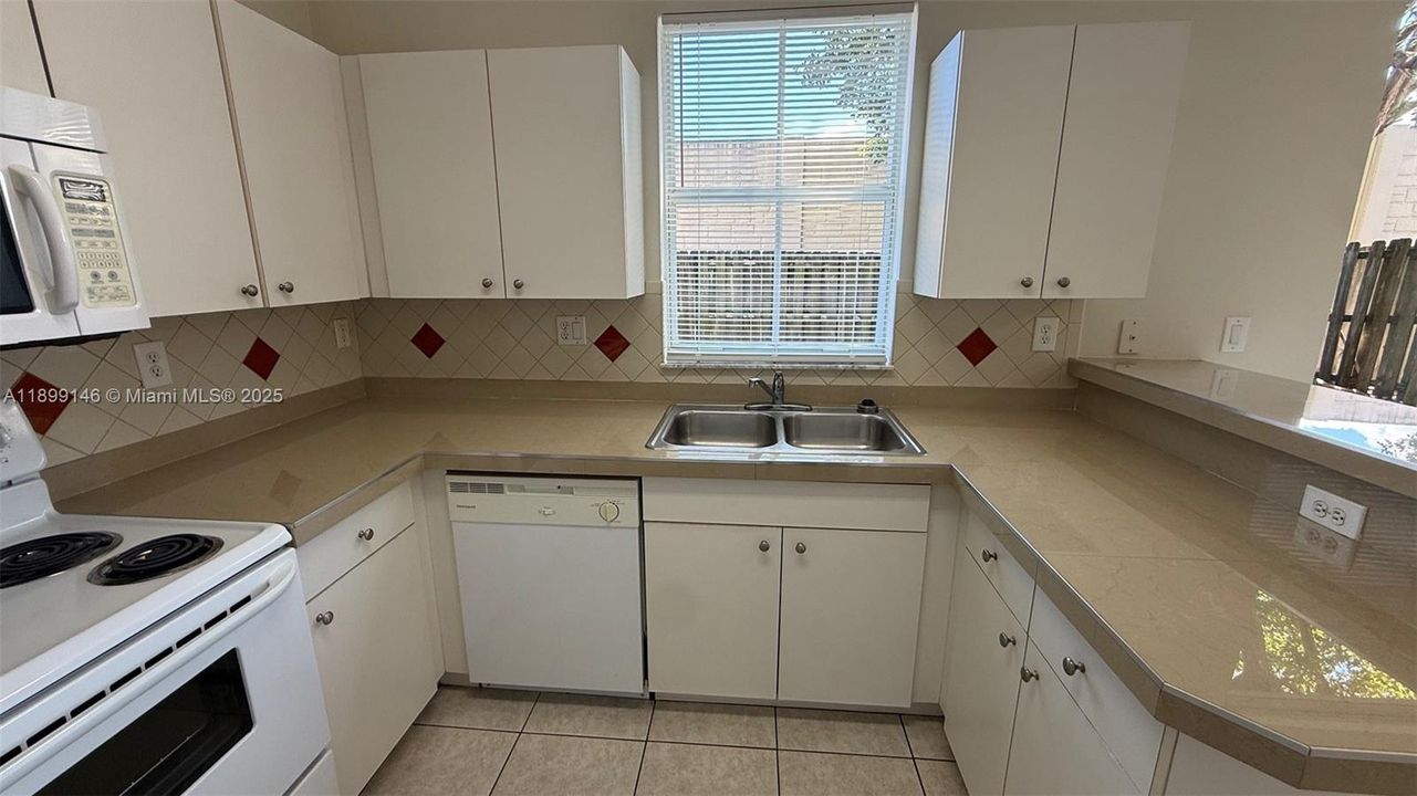 For Rent: $2,450 (3 beds, 2 baths, 1679 Square Feet)