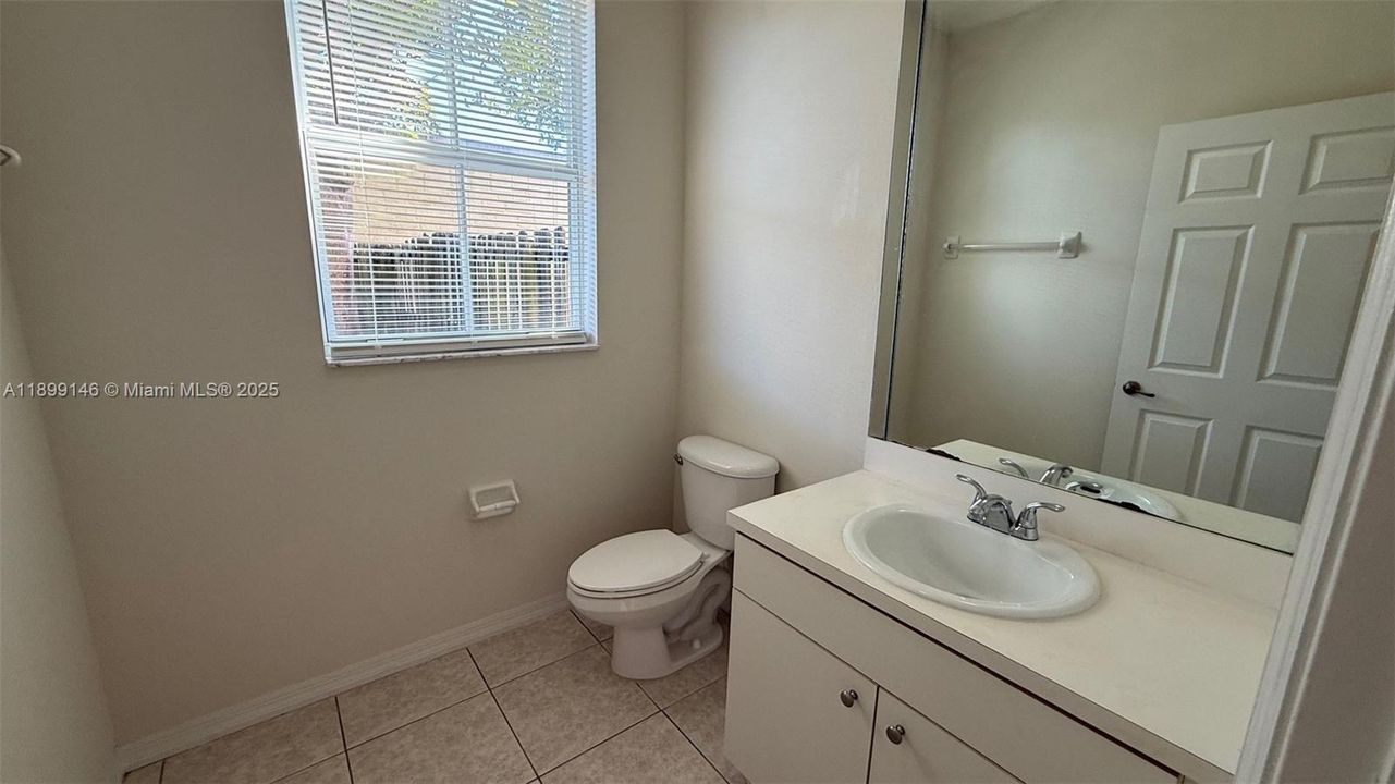 For Rent: $2,450 (3 beds, 2 baths, 1679 Square Feet)