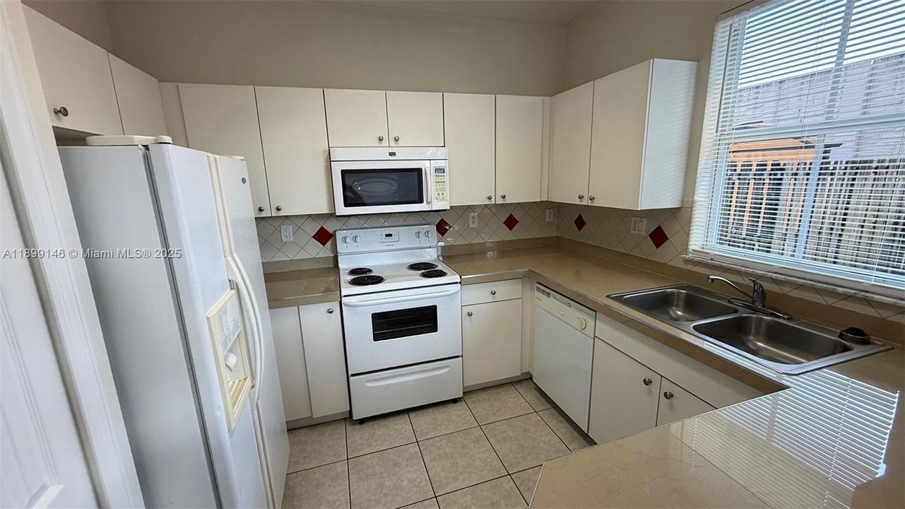 For Rent: $2,450 (3 beds, 2 baths, 1679 Square Feet)