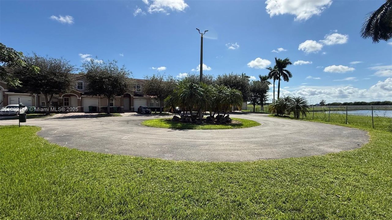 For Rent: $2,450 (3 beds, 2 baths, 1679 Square Feet)