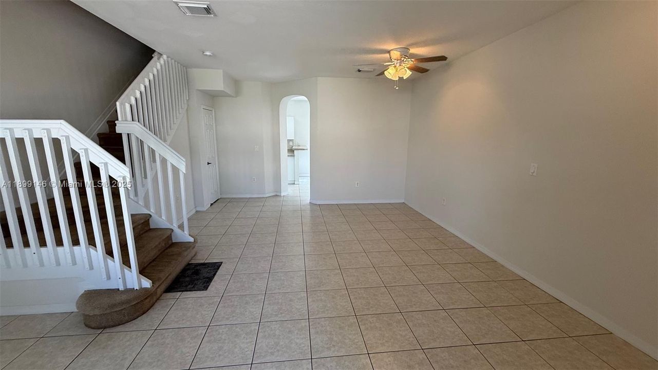 For Rent: $2,450 (3 beds, 2 baths, 1679 Square Feet)