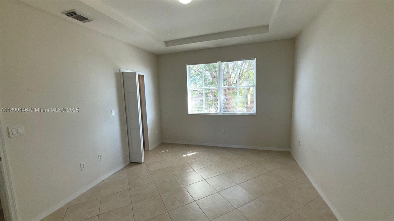 For Rent: $2,450 (3 beds, 2 baths, 1679 Square Feet)