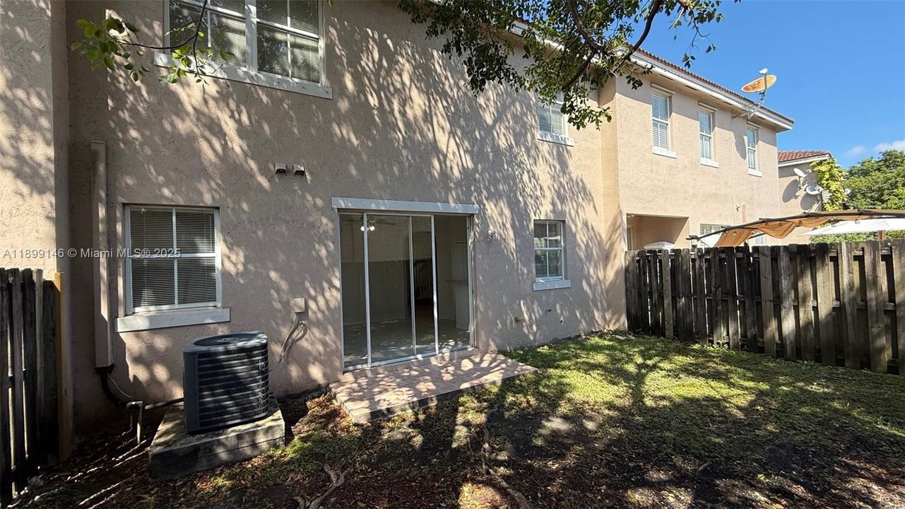 For Rent: $2,450 (3 beds, 2 baths, 1679 Square Feet)