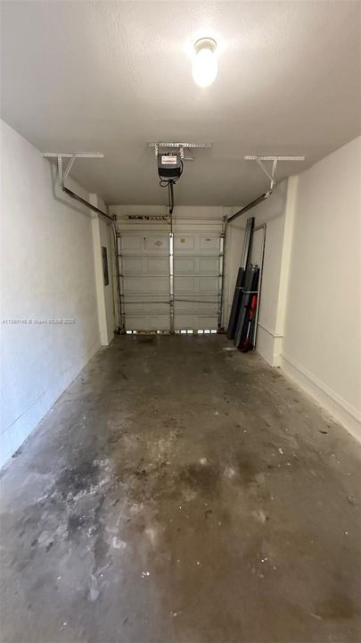 For Rent: $2,450 (3 beds, 2 baths, 1679 Square Feet)