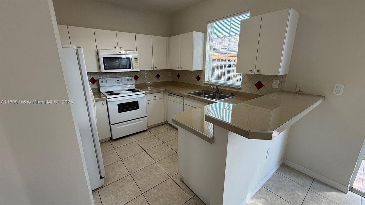 For Rent: $2,450 (3 beds, 2 baths, 1679 Square Feet)