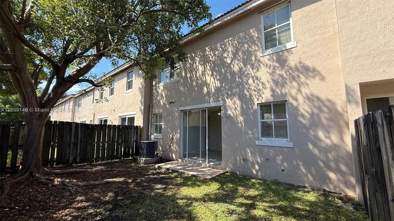 For Rent: $2,450 (3 beds, 2 baths, 1679 Square Feet)