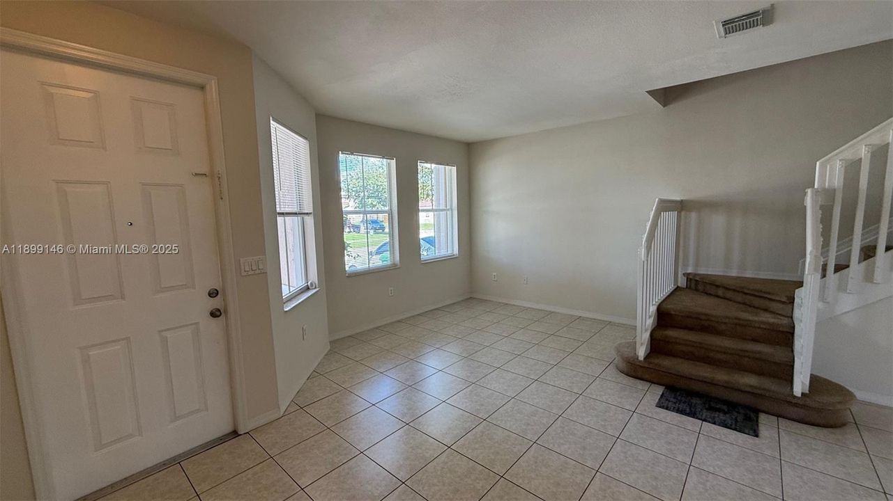 For Rent: $2,450 (3 beds, 2 baths, 1679 Square Feet)