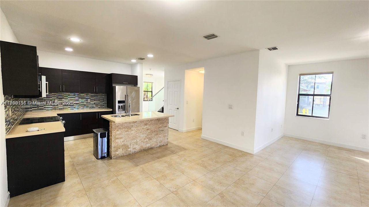 Active With Contract: $805,000 (4 beds, 3 baths, 2170 Square Feet)