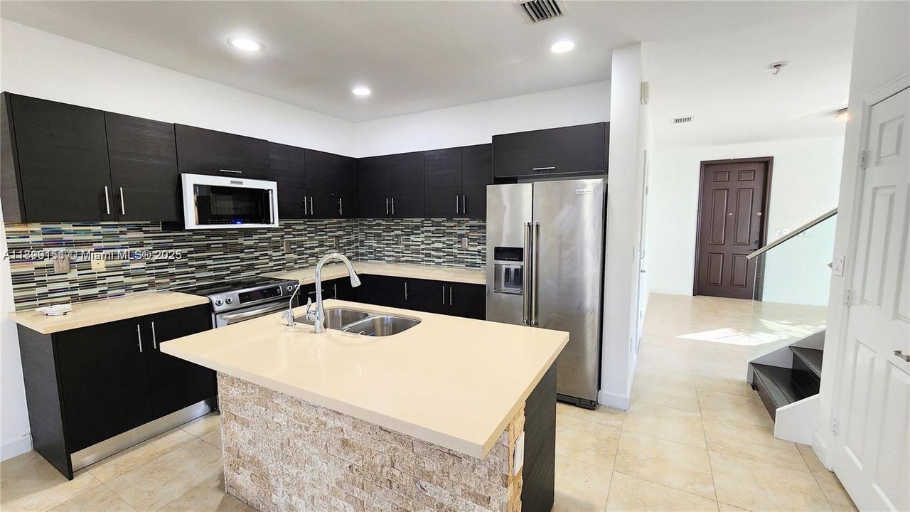 Active With Contract: $805,000 (4 beds, 3 baths, 2170 Square Feet)