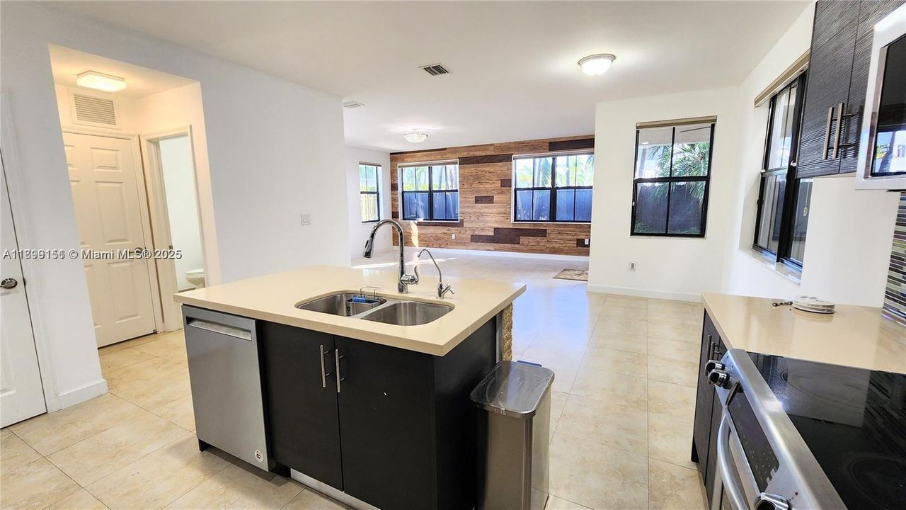 Active With Contract: $805,000 (4 beds, 3 baths, 2170 Square Feet)