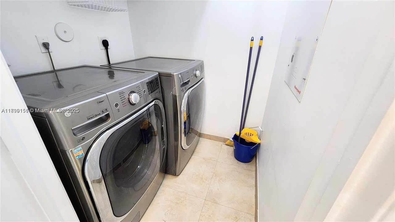 Active With Contract: $805,000 (4 beds, 3 baths, 2170 Square Feet)