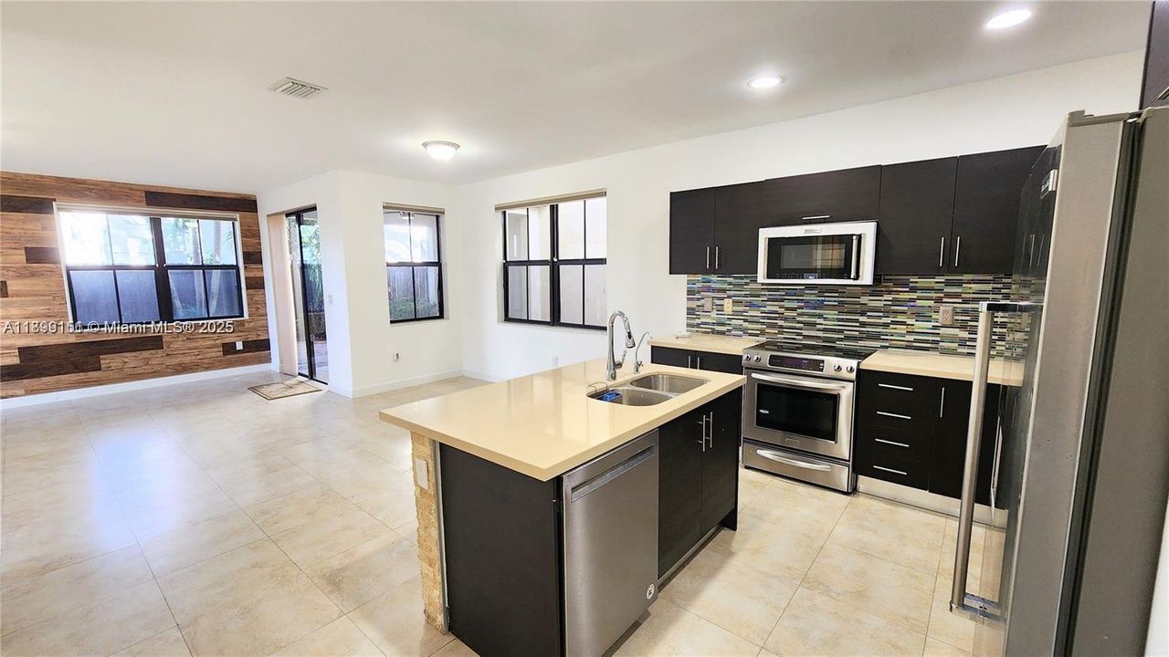 Active With Contract: $805,000 (4 beds, 3 baths, 2170 Square Feet)