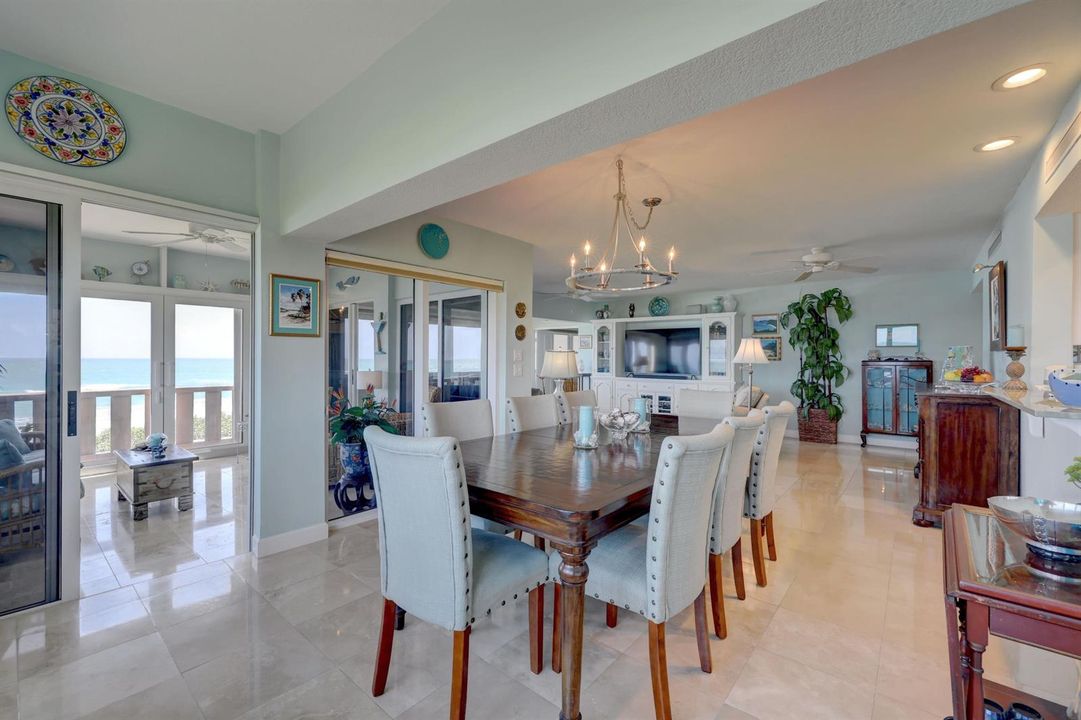 FULL SIZE DINING ROOM