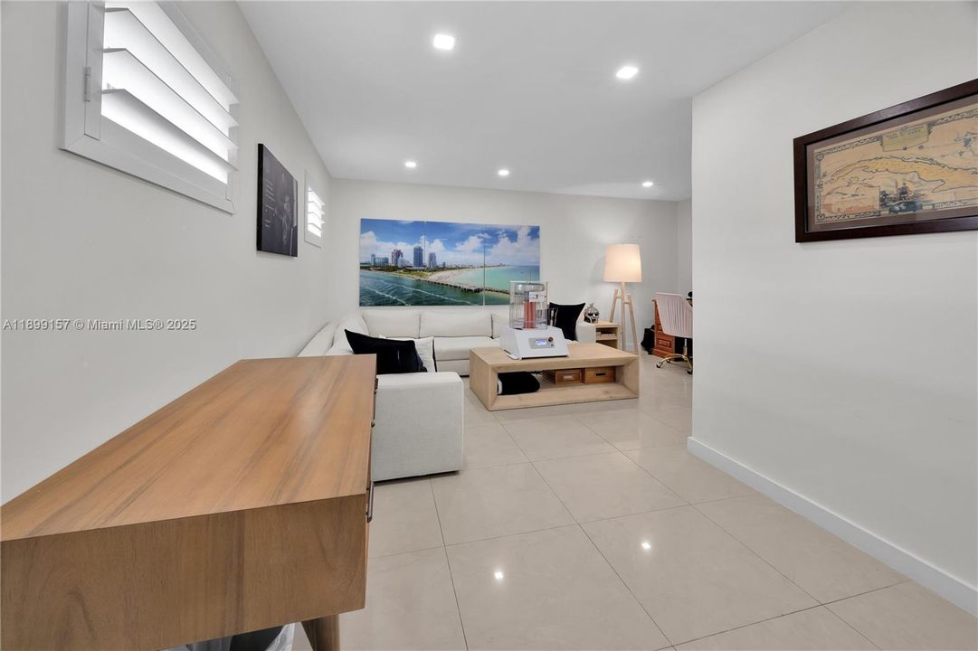 En Venta: $1,995,000 (5 camas, 4 baños, 3330 Pies cuadrados)