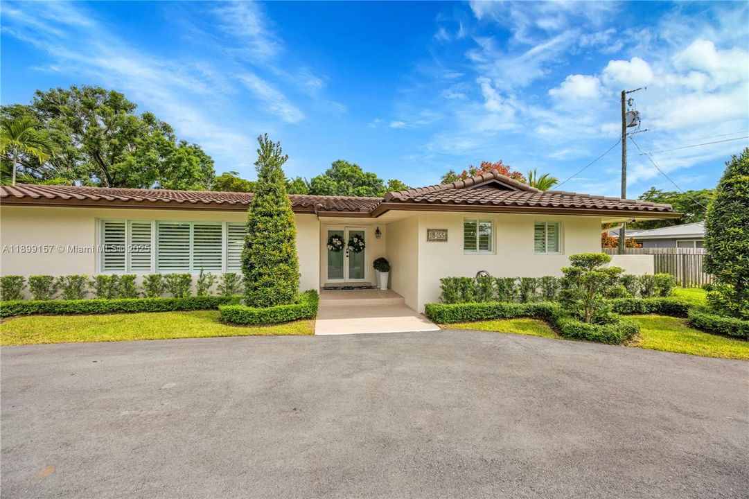 En Venta: $1,995,000 (5 camas, 4 baños, 3330 Pies cuadrados)