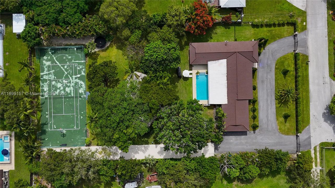 En Venta: $1,995,000 (5 camas, 4 baños, 3330 Pies cuadrados)