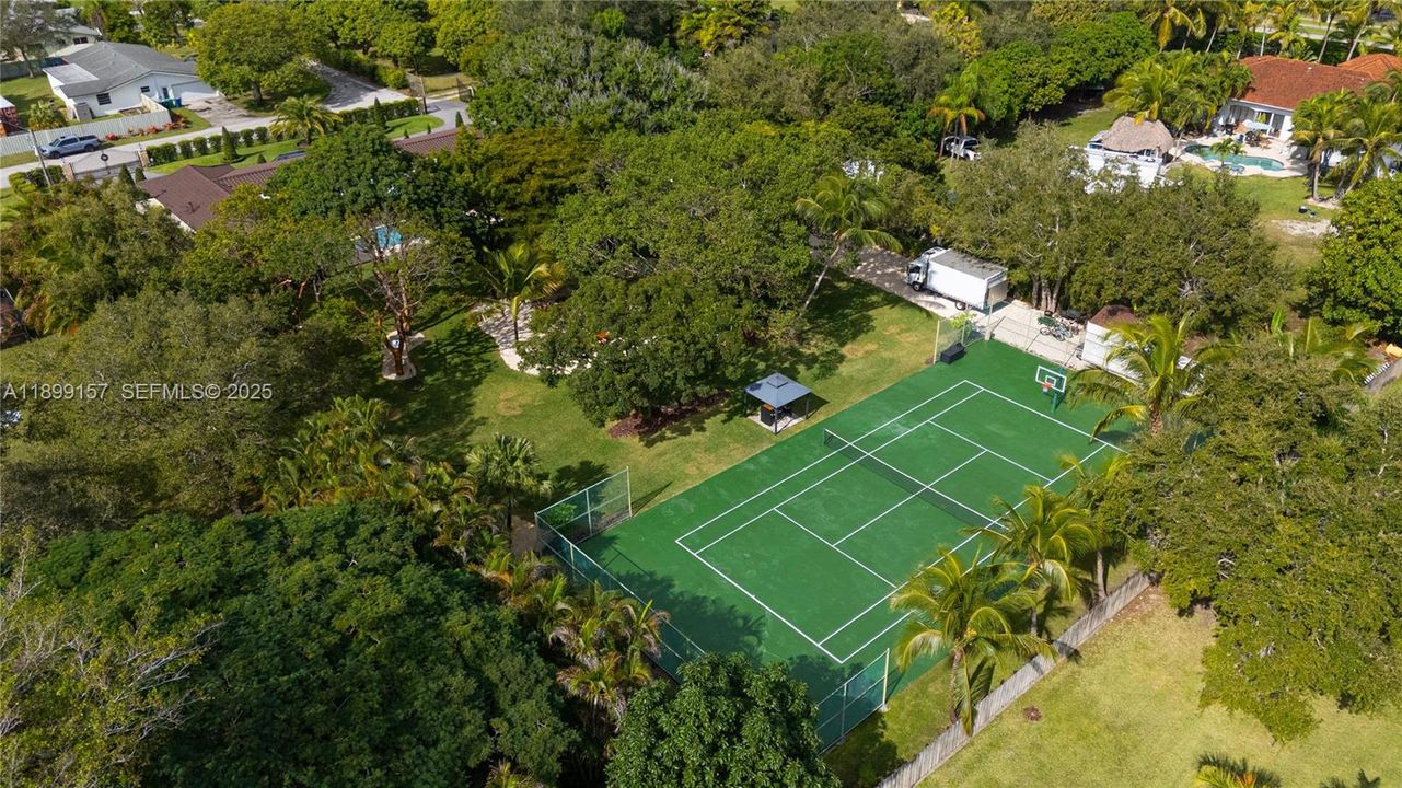 En Venta: $1,995,000 (5 camas, 4 baños, 3330 Pies cuadrados)