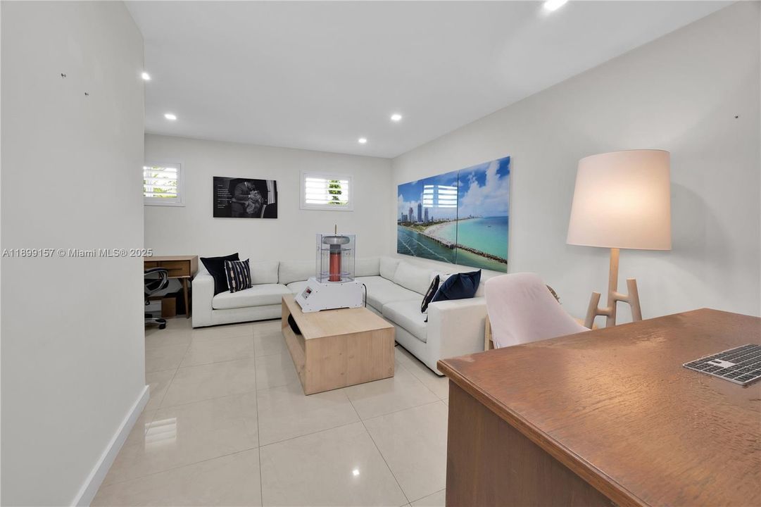 En Venta: $1,995,000 (5 camas, 4 baños, 3330 Pies cuadrados)