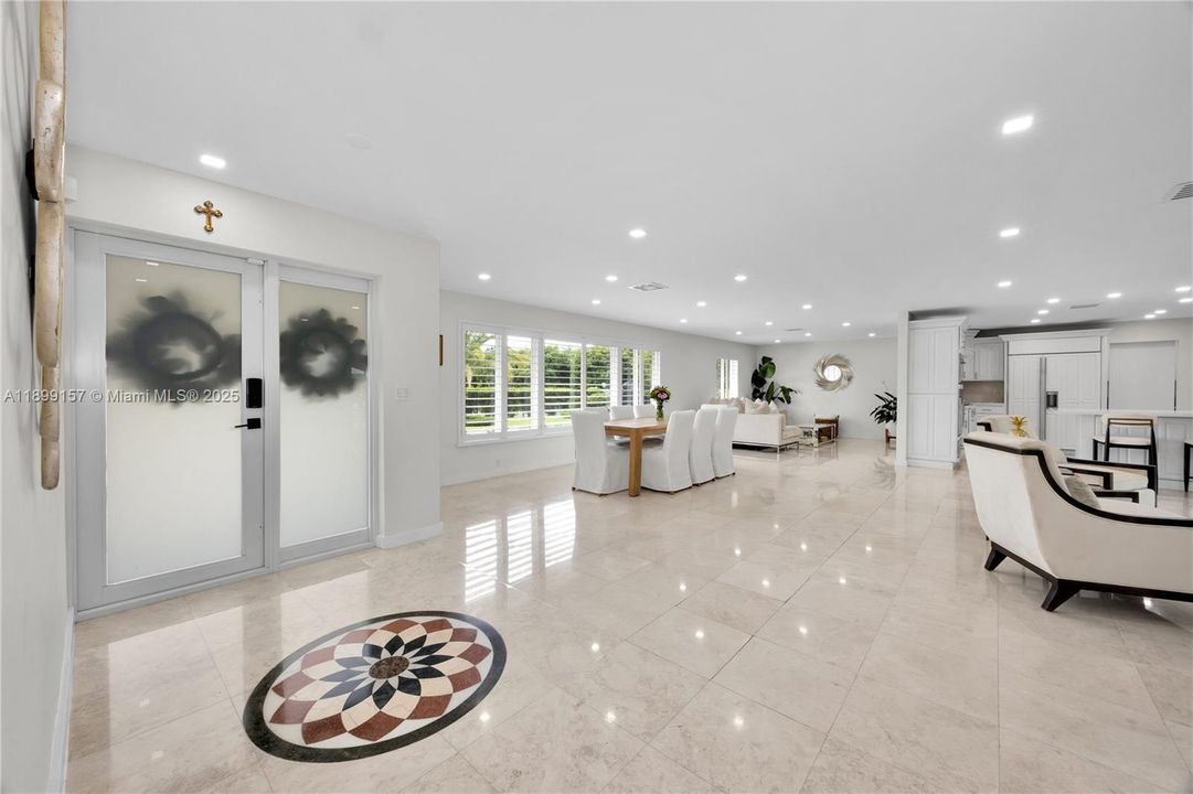 En Venta: $1,995,000 (5 camas, 4 baños, 3330 Pies cuadrados)