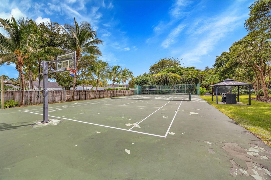 En Venta: $1,995,000 (5 camas, 4 baños, 3330 Pies cuadrados)